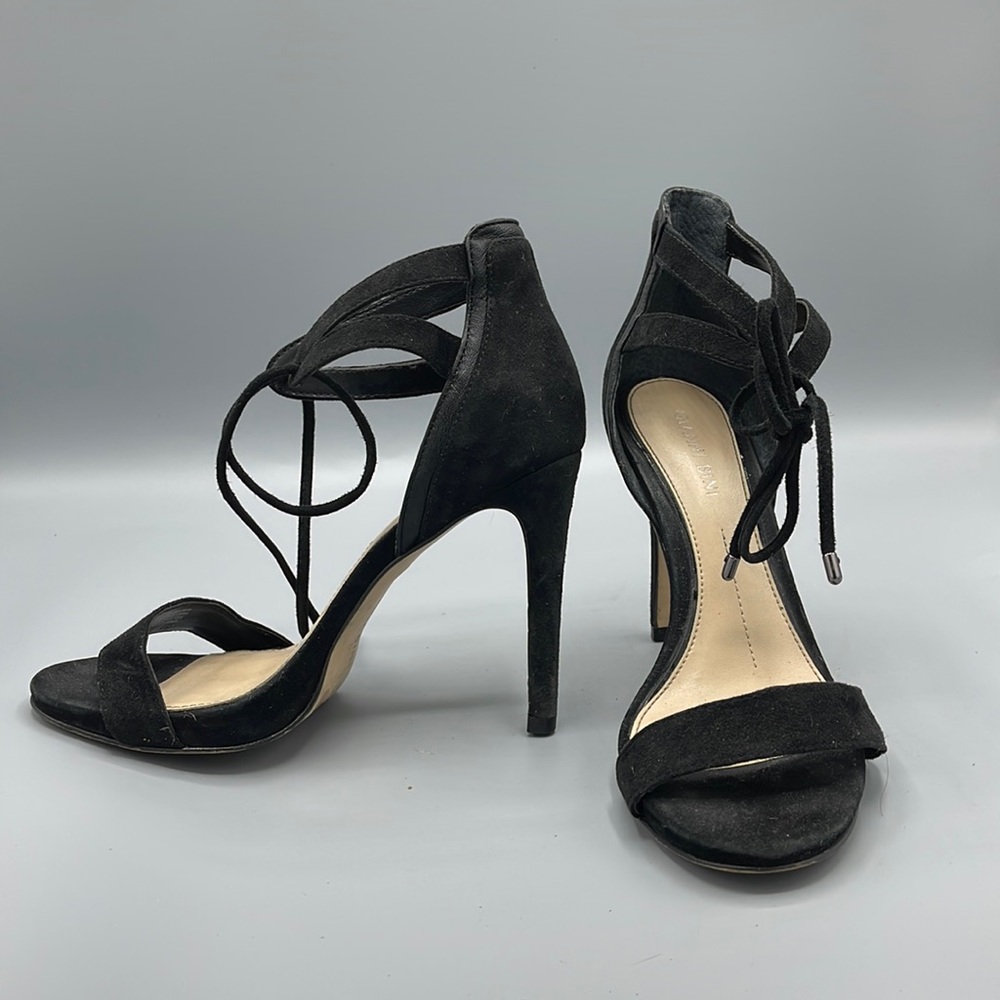 Gianni Bini Sz 6 black heels with ties